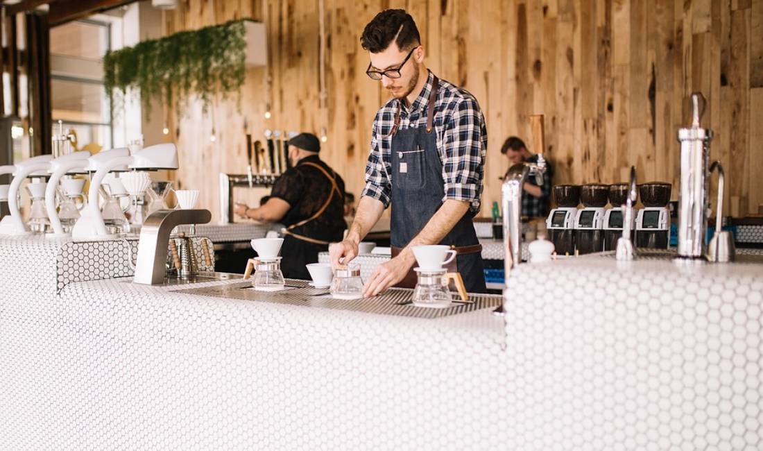 Offerte di lavoro a Tirana, Profession Banakier/e, Ndihmes Banakier/e, Kamarier/e , , Pagamento Trattabile.