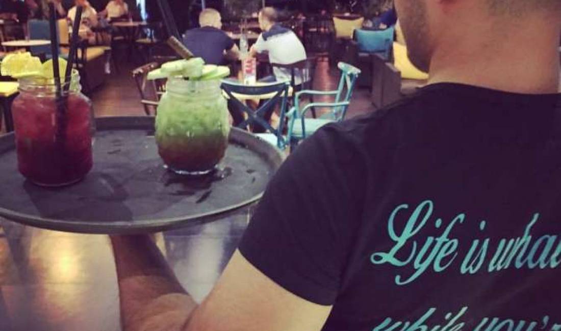 Offerte di lavoro a Tirana, Profession Banakiere, Kamarier/e , , Pagamento 40,000  Leke.