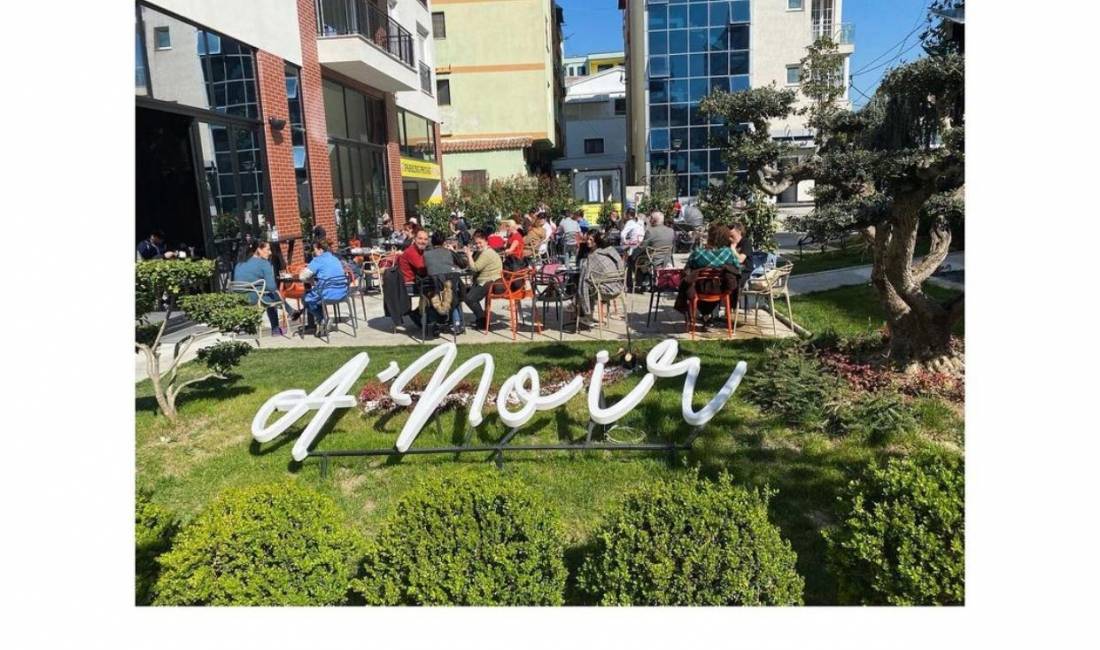 Offerte di lavoro a Tirana, Profession Banakier/e, Kamarier/e , , Pagamento 40,000  Leke.