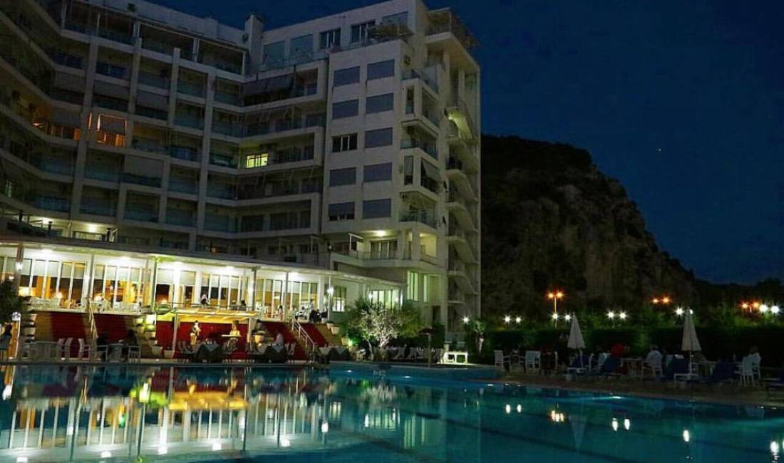 Offerte di lavoro a Durazzo, Profession Kamarier/e, Banakier/e, Recepsioniste, Sanitare,Pasticier/e , , Pagamento 80,000  Leke.