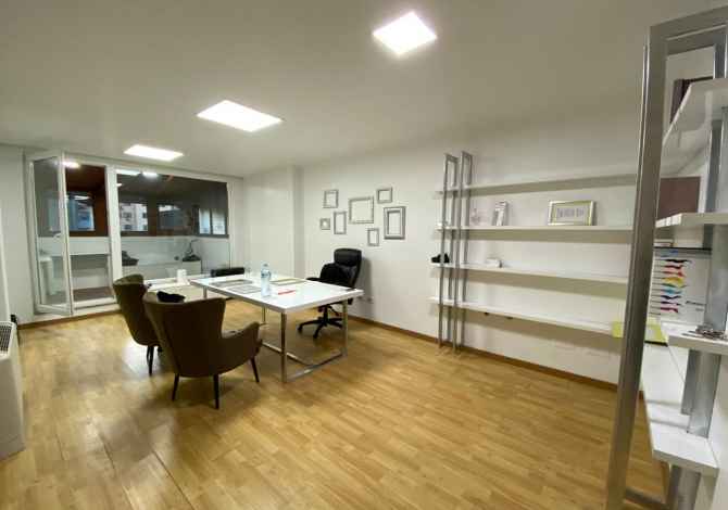 Ambiente Commerciale in Affitto a Tirana - 300 Euro