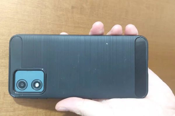 Shes smartphone Motorola Moto E13