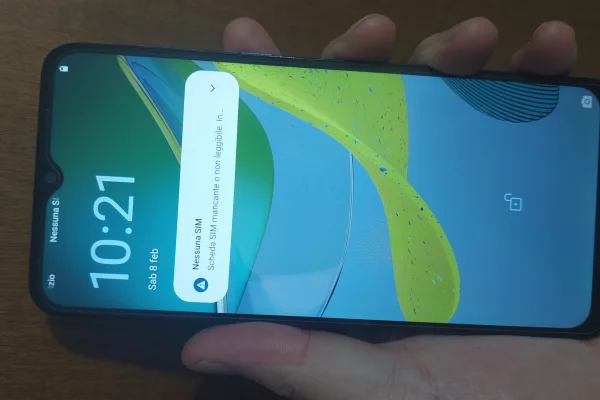 Shes smartphone Motorola Moto E13
