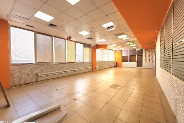 Ambient biznesi me qera 3+1 ne Tirane - 4,400 Euro