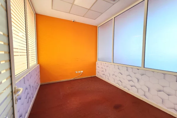 Ambient biznesi me qera 3+1 ne Tirane - 4,400 Euro