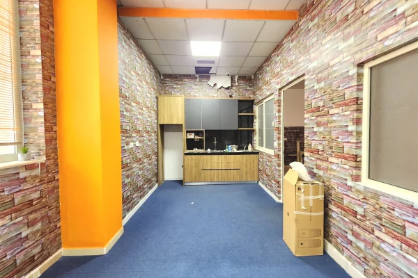 ZYRA ME QERA 440M2 PRANE DELIJORGJIT