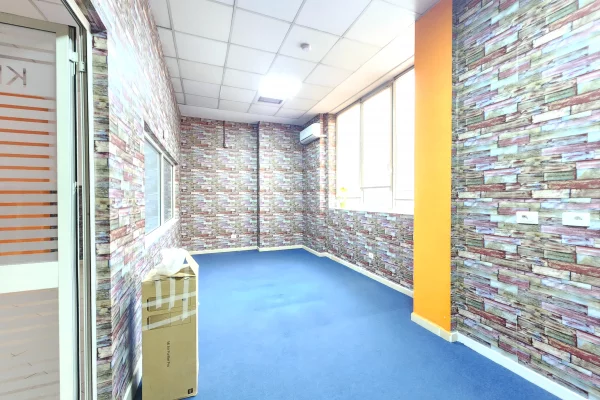 ZYRA ME QERA 440M2 PRANE DELIJORGJIT