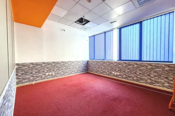 ZYRA ME QERA 440M2 PRANE DELIJORGJIT