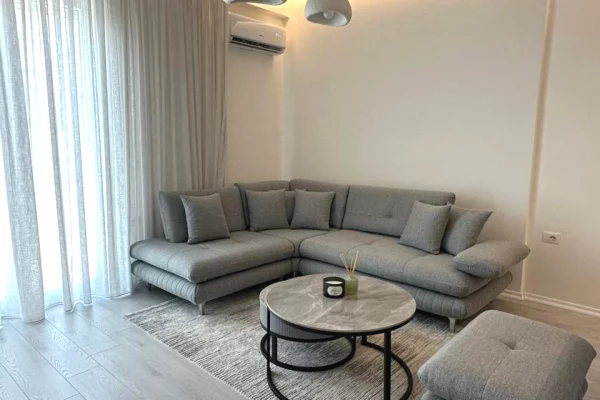 Shtepi me qera Apartament ne Tirane, 2+1, Mobilimi E mobiluar, Pagesa 60,000  Leke.