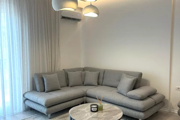 Shtepi me qera Apartament ne Tirane, 2+1, Mobilimi E mobiluar, Pagesa 60,000  Leke.