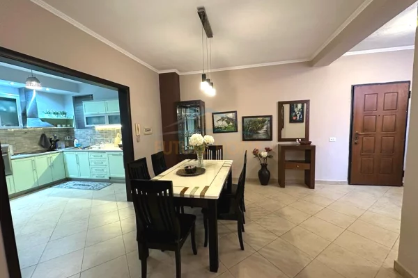 Shtepi me qera Apartament ne Tirane, 2+1, Mobilimi E mobiluar, Pagesa 900  Euro.