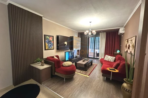 Shtepi me qera Apartament ne Tirane, 2+1, Mobilimi E mobiluar, Pagesa 900  Euro.