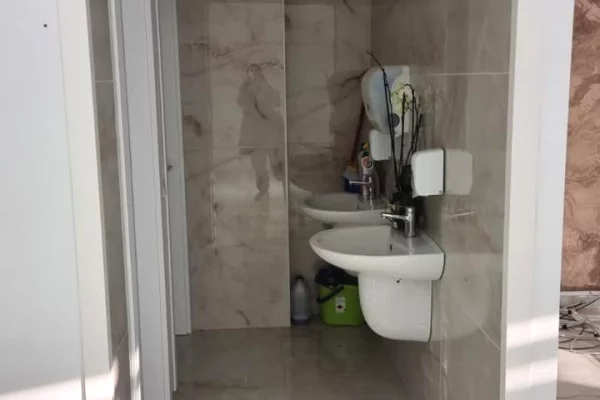 Jepet me qira ambient per klinike / laborator 