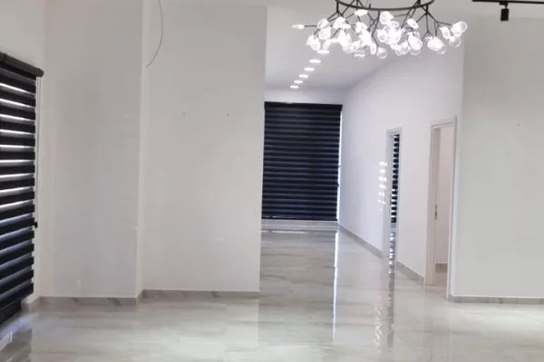 Jepet me qira ambient per klinike / laborator 