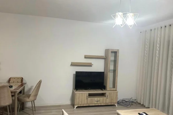 Shtepi me qera Apartament ne Tirane, 1+1, Mobilimi E mobiluar, Pagesa 60,000  Leke.
