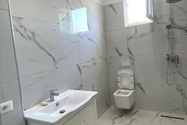 Shtepi me qera Apartament ne Tirane, 1+1, Mobilimi E mobiluar, Pagesa 45,000  Leke.