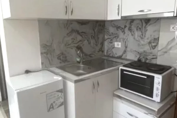 Shtepi me qera Apartament ne Tirane, Garsoniere, Mobilimi E mobiluar, Pagesa 34,000  Leke.