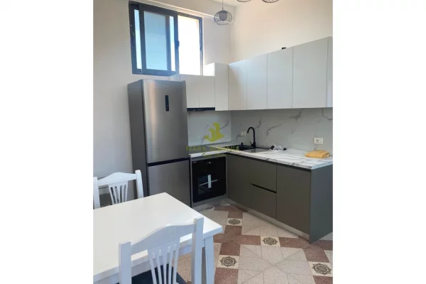 Shtepi me qera 1+1 ne Tirane - 35,000 Leke