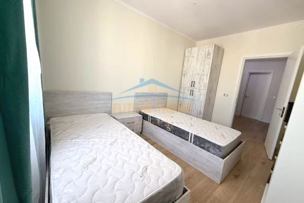 Shtepi ne shitje Apartament ne Tirane, 2+1, Mobilimi E mobiluar, Pagesa 15,300,000  Leke.