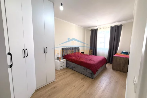 Shtepi ne shitje Apartament ne Tirane, 2+1, Mobilimi E mobiluar, Pagesa 15,300,000  Leke.