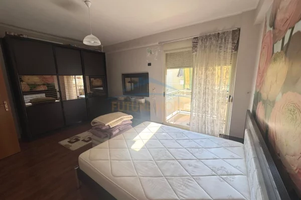 Shtepi ne shitje Apartament ne Tirane, 3+1, Mobilimi E mobiluar, Pagesa 274,000  Euro.