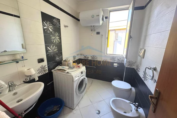 Shtepi ne shitje Apartament ne Tirane, 3+1, Mobilimi E mobiluar, Pagesa 274,000  Euro.