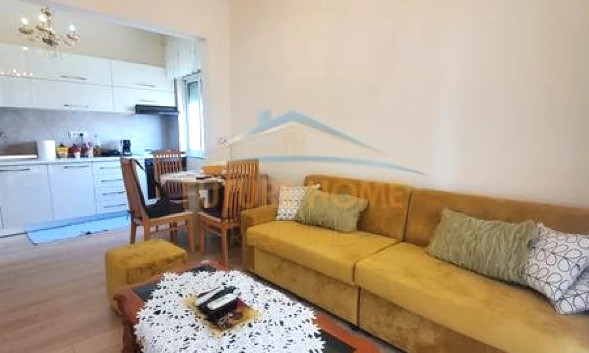 Shtepi me qera Apartament ne Tirane, 2+1, Mobilimi E mobiluar, Pagesa 60,000  Leke.