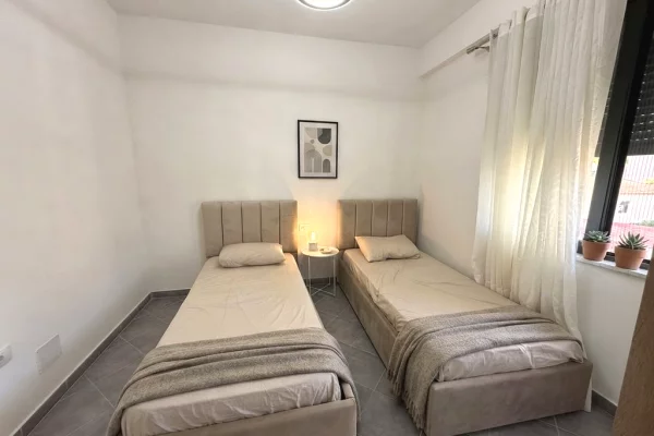 Shtepi me qera Apartament ne Tirane, 2+1, Mobilimi E mobiluar, Pagesa 70,000  Leke.