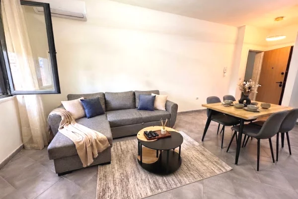 Shtepi me qera Apartament ne Tirane, 2+1, Mobilimi E mobiluar, Pagesa 70,000  Leke.