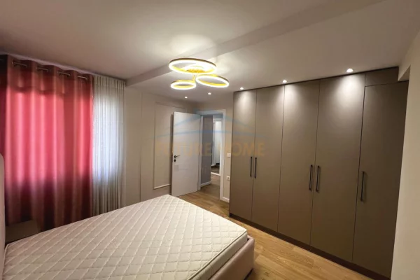 Shtepi me qera Apartament ne Tirane, 1+1, Mobilimi E mobiluar, Pagesa 750  Euro.