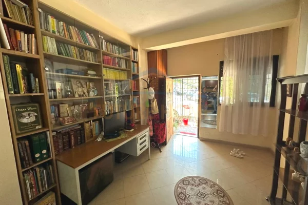 Shtepi me qera Apartament ne Tirane, 2+1, Mobilimi E mobiluar, Pagesa 55,000  Leke.
