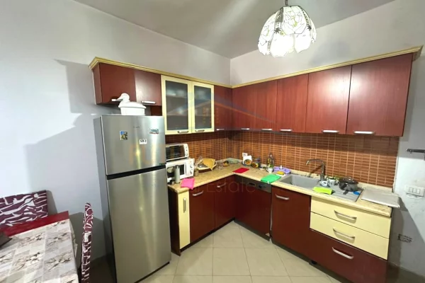 Shtepi me qera Apartament ne Tirane, 2+1, Mobilimi E mobiluar, Pagesa 55,000  Leke.