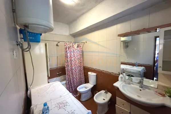 Shtepi me qera Apartament ne Tirane, 2+1, Mobilimi E mobiluar, Pagesa 55,000  Leke.