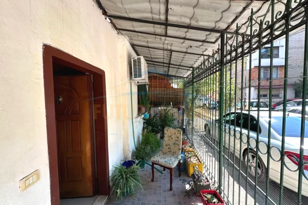 Shtepi me qera Apartament ne Tirane, 2+1, Mobilimi E mobiluar, Pagesa 55,000  Leke.