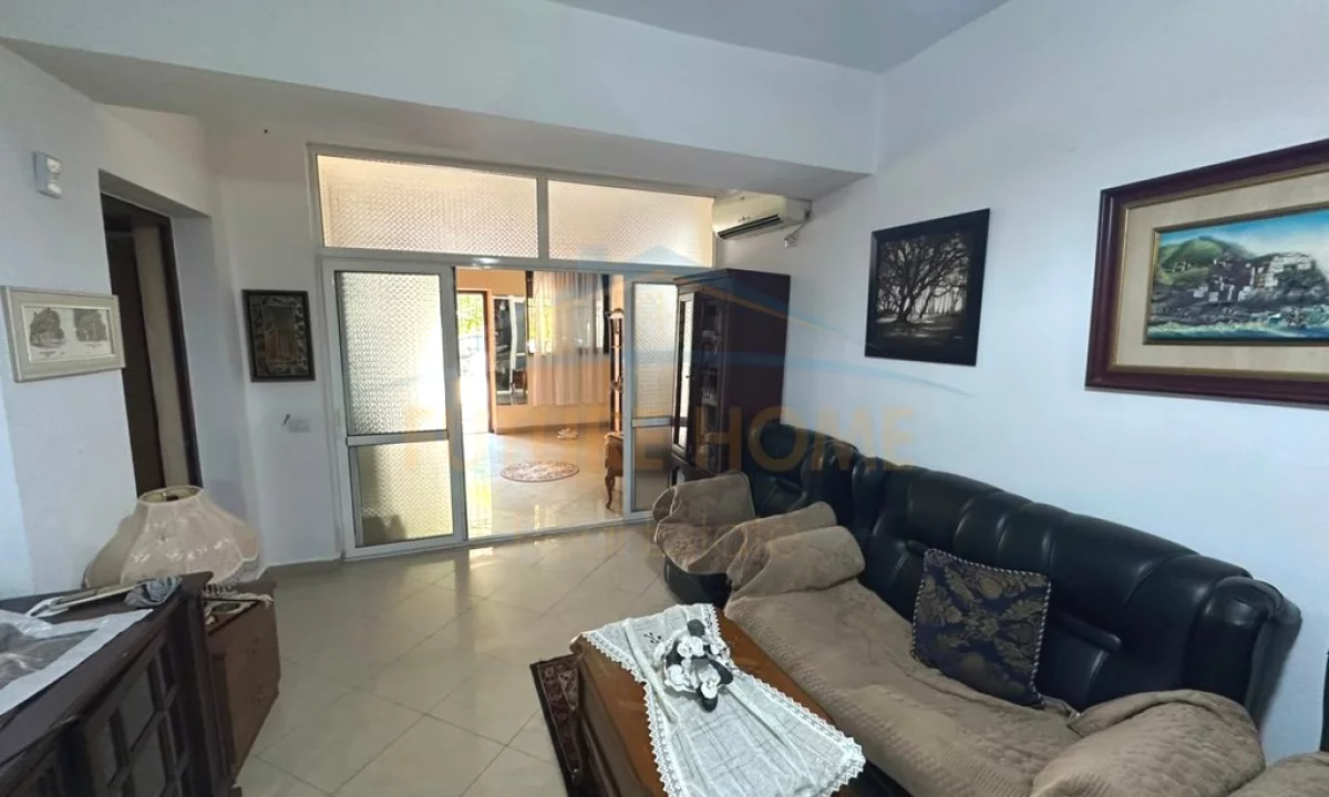 Shtepi me qera Apartament ne Tirane, 2+1, Mobilimi E mobiluar, Pagesa 55,000  Leke.