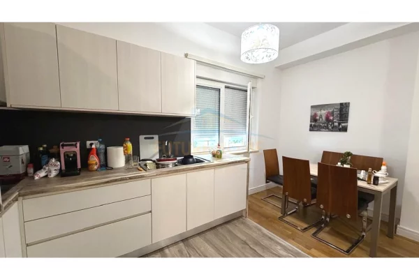 Shtepi me qera Apartament ne Tirane, 2+1, Mobilimi E mobiluar, Pagesa 80,000  Leke.