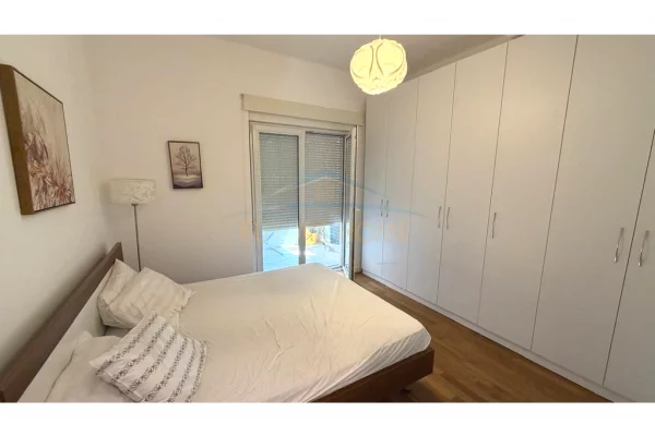 Shtepi me qera Apartament ne Tirane, 2+1, Mobilimi E mobiluar, Pagesa 80,000  Leke.