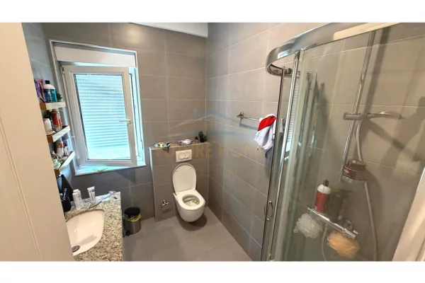 Shtepi me qera Apartament ne Tirane, 2+1, Mobilimi E mobiluar, Pagesa 80,000  Leke.