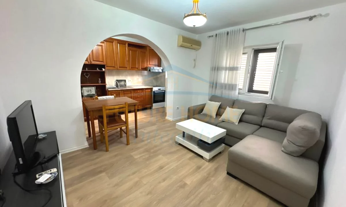 Shtepi me qera Apartament ne Tirane, 1+1, Mobilimi E mobiluar, Pagesa 50,000  Leke.