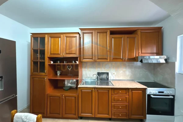 Shtepi me qera Apartament ne Tirane, 1+1, Mobilimi E mobiluar, Pagesa 50,000  Leke.