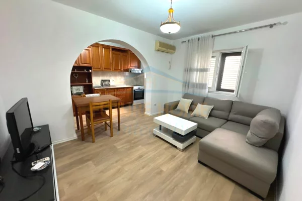 Shtepi me qera 1+1 ne Tirane - 50,000 Leke
