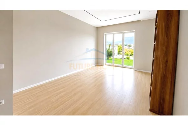 Shtepi me qera Apartament ne Tirane, 3+1, Mobilimi Pjeserisht e mobiluar, Pagesa 2,400  Euro.