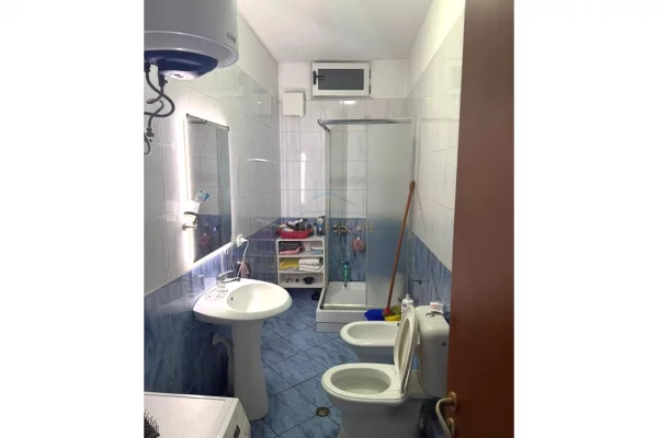 Shtepi me qera Apartament ne Tirane, 2+1, Mobilimi E mobiluar, Pagesa 50,000  Leke.