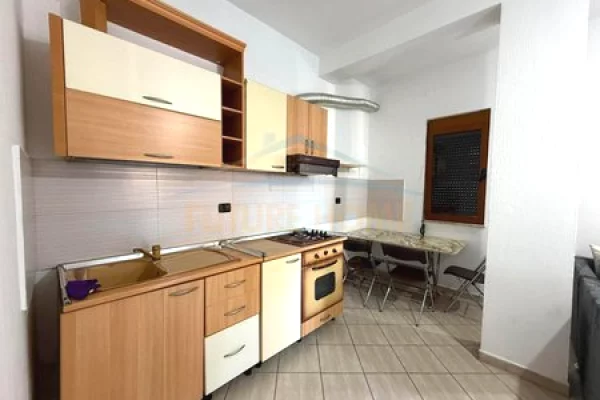 Shtepi me qera Apartament ne Tirane, 1+1, Mobilimi E mobiluar, Pagesa 48,000  Leke.