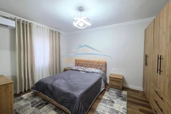 Shtepi me qera Apartament ne Tirane, 2+1, Mobilimi E mobiluar, Pagesa 75,000  Leke.
