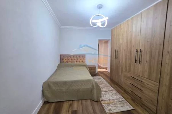 Shtepi me qera Apartament ne Tirane, 2+1, Mobilimi E mobiluar, Pagesa 75,000  Leke.