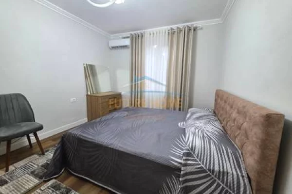 Shtepi me qera Apartament ne Tirane, 2+1, Mobilimi E mobiluar, Pagesa 75,000  Leke.
