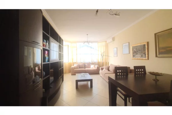 Shtepi me qera Apartament ne Tirane, 2+1, Mobilimi E mobiluar, Pagesa 800  Euro.