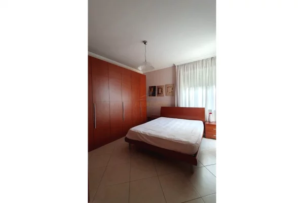 Shtepi me qera Apartament ne Tirane, 2+1, Mobilimi E mobiluar, Pagesa 800  Euro.