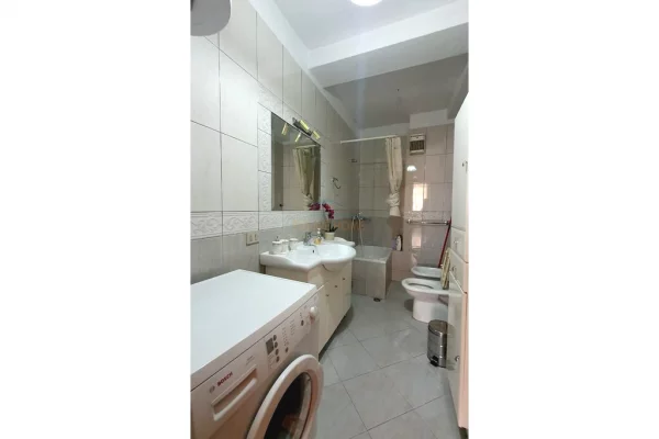 Shtepi me qera Apartament ne Tirane, 2+1, Mobilimi E mobiluar, Pagesa 800  Euro.